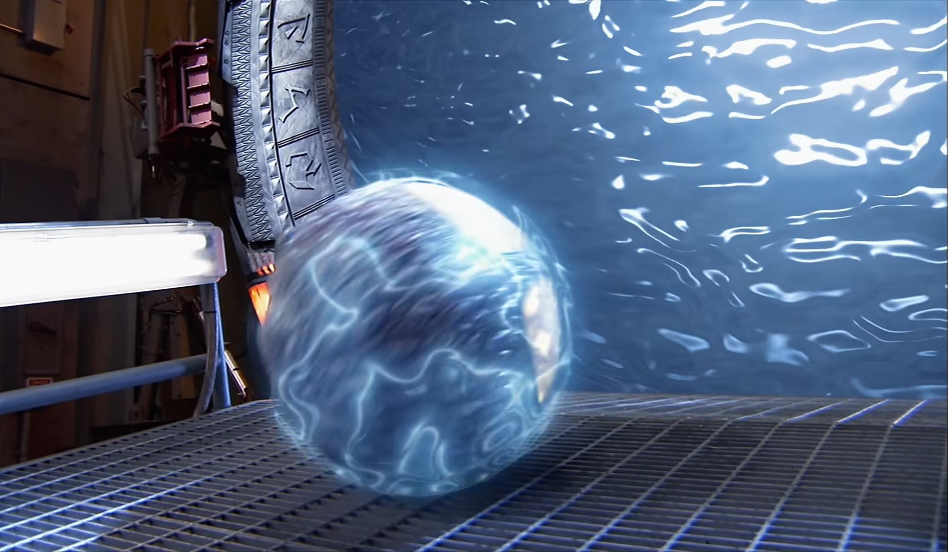 星際之門 通過(guò)星門傳送到的wraith球體裝置發(fā)出藍(lán)色脈沖波讓人員昏迷